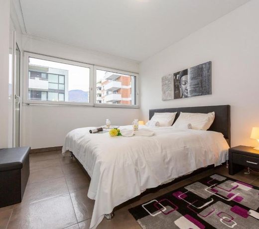 Art Apartment - Happy Rentals