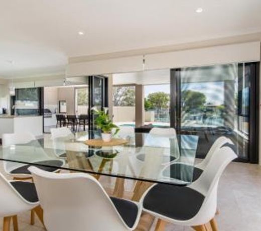 Luxury Waterfront Family Entertainer on Dolphin
