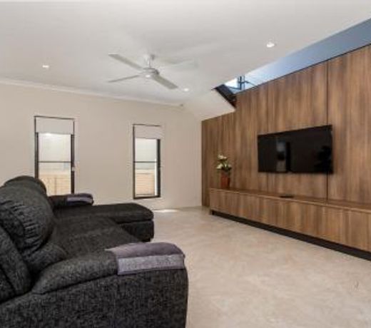 Luxury Waterfront Family Entertainer on Dolphin