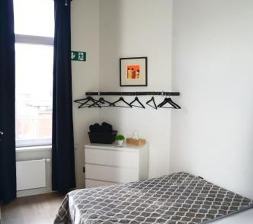 SLEEP INN - Black and White modern flat with cityview