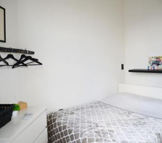 SLEEP INN - Black and White modern flat with cityview