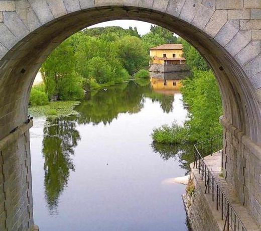Casa del Puente Muralla Homes