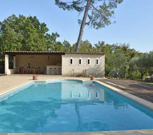 Beautiful modernly decorated Proven al house only 30 kilometres from Cannes