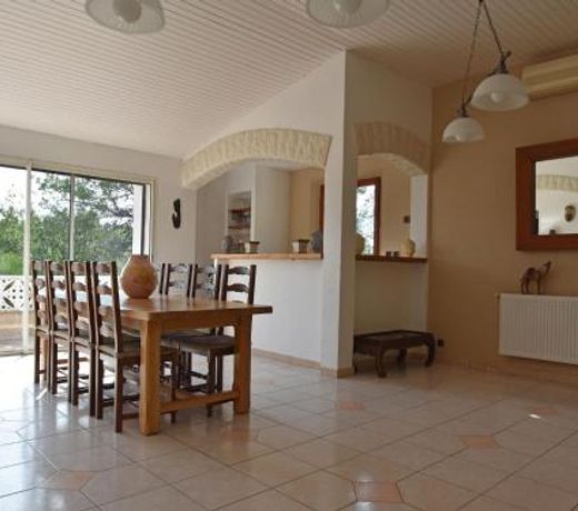 Beautiful modernly decorated Proven al house only 30 kilometres from Cannes