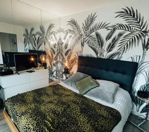 Beautiful modern fully furnished studio