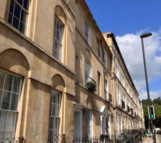 Elegant well appointed maisonette 105m2