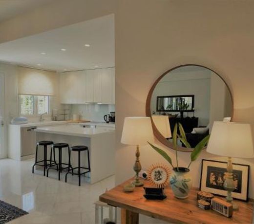 Luxury Garden Apartment Glyfada