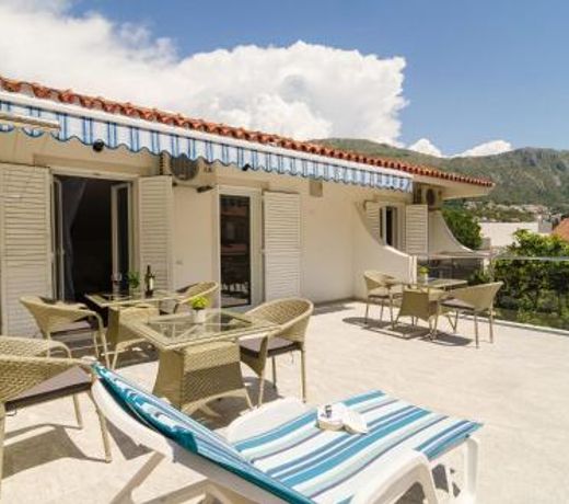 Apartments and rooms Bari