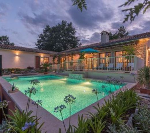 Family Villa Lipica with private pool and jacuzzi
