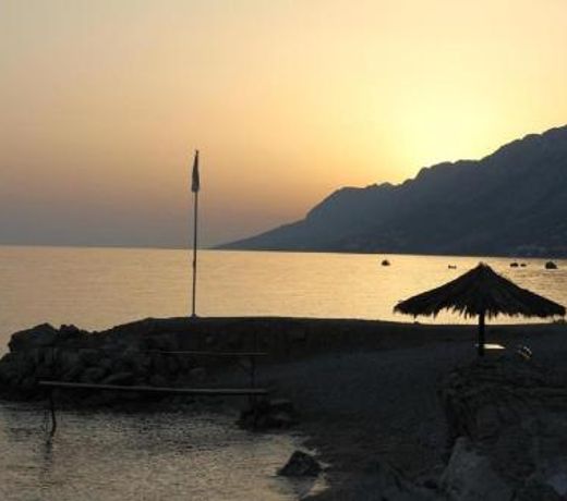 Apartments and rooms Led - near sea