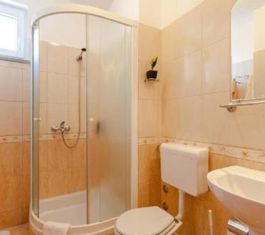 Apartments and rooms Led - near sea