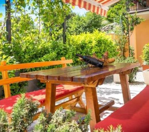 Apartments and rooms Led - near sea