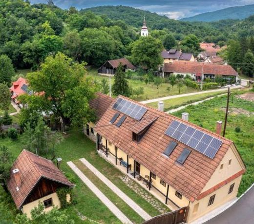 Zuzmó Guesthouse, Jósvafő, Aggtelek National Park - Stylish 150 year old farmhouse for 10 guests
