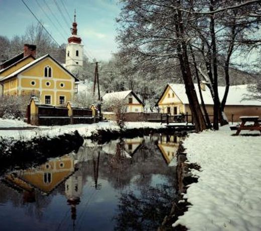 Zuzmó Guesthouse, Jósvafő, Aggtelek National Park - Stylish 150 year old farmhouse for 10 guests