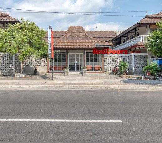RedDoorz near Malioboro Tugu Station Jogja 2