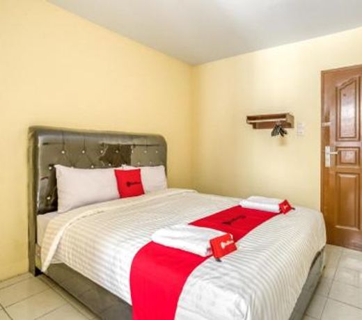 RedDoorz Plus near RSUD Dr. Pirngadi Medan 2