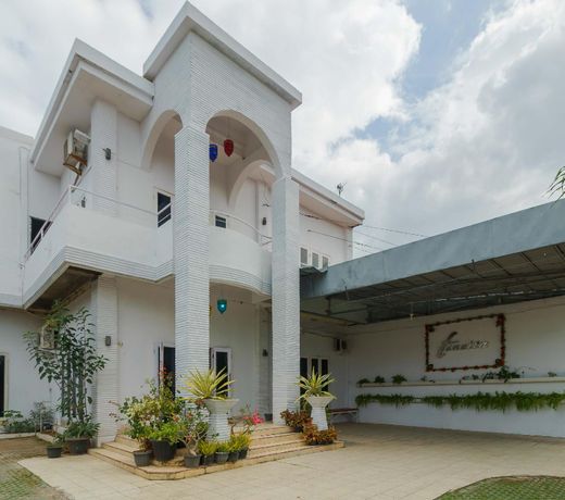 RedDoorz Syariah near Museum Tsunami Aceh 2