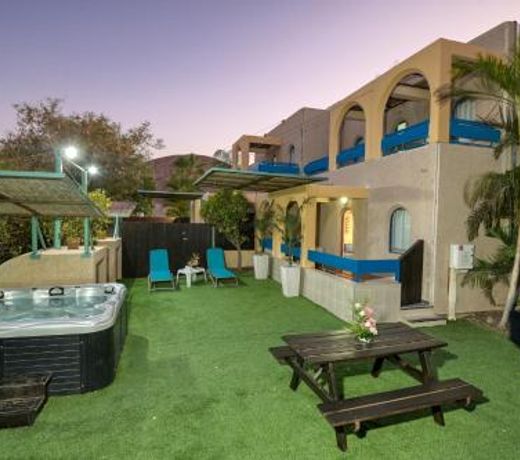 Club In Eilat Resort - Executive Deluxe Villa With Jacuzzi, Terrace & Parking