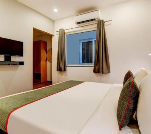 OYO Townhouse 207 Hotel Downtown My Stay