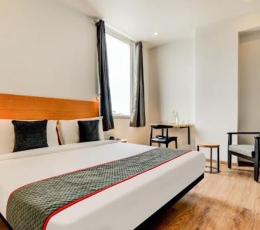 OYO Townhouse 207 Hotel Downtown My Stay
