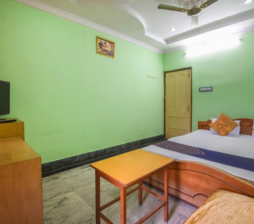 SPOT ON 64296 Hotel Rajamahal