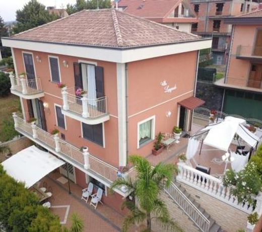 Villa longardi