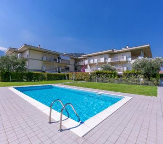 Torbole Relax, Pool & Balcony Apartment