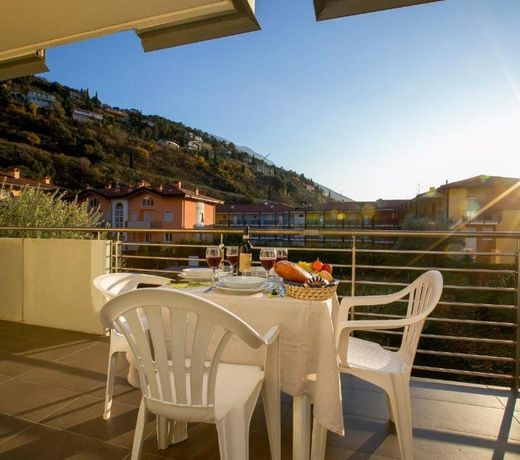 Torbole Relax, Pool & Balcony Apartment