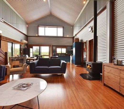 Kelman Cottage with pool and beautiful native wildlife