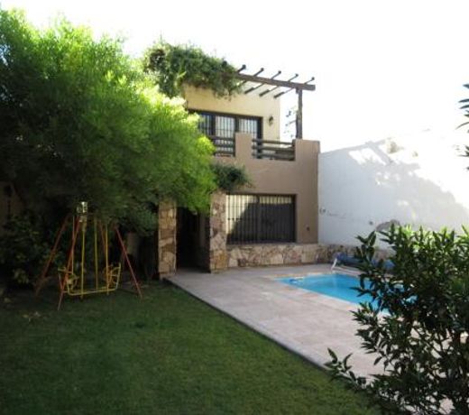Quinta MontaÃ±a - Casa entera grupo o familia 8-10 personas - centrica, piscina - Todas las comodidades!