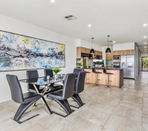 CONROE EXECUTIVE TOWNHOUSE - MODERN & STYLISH