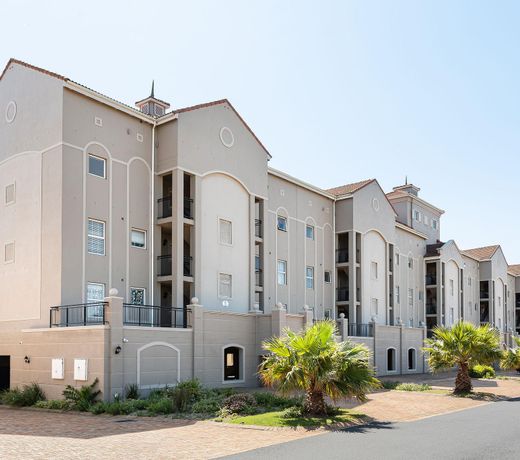 Century On Lake Luxury Apartments