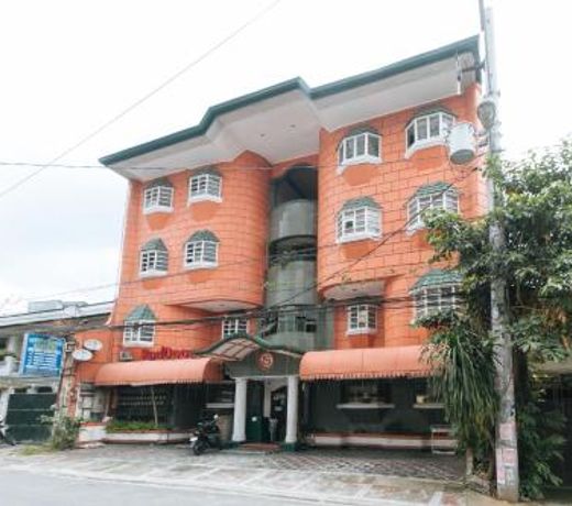 RedDoorz near East Avenue Medical Center