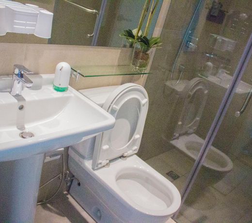 Light & Airy 1BR Condo @ Acqua Private Residences