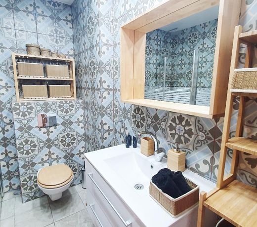 Design 2 Bdr Apartment Jaffa #Y6
