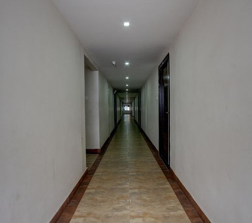 Capital O 46699 Hotel Insta
