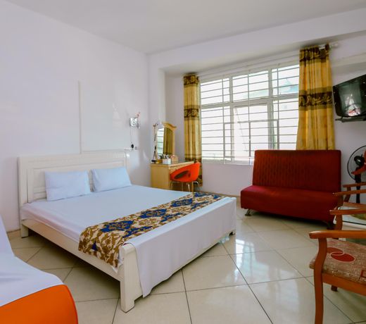 Huong Quynh Hotel
