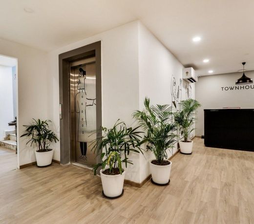 OYO Townhouse 135 Gandhi Hall