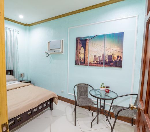 UFH Room #5 for 2-4 Guests