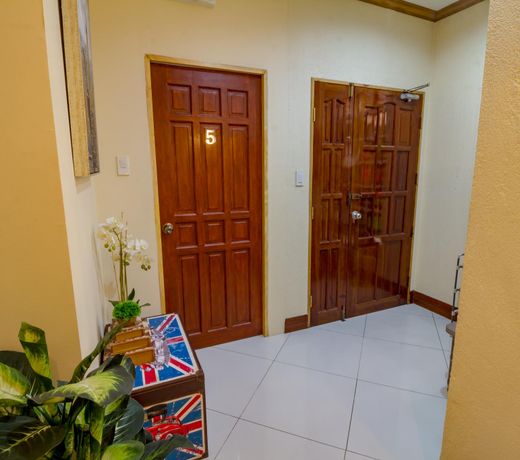 UFH Room #5 for 2-4 Guests