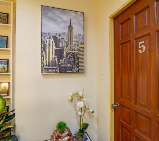 UFH Room #5 for 2-4 Guests
