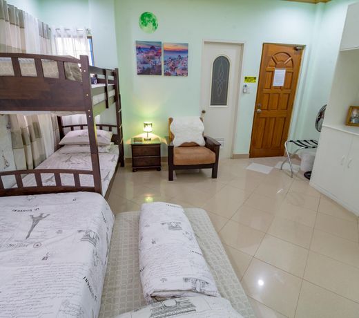 UFH Room #2 for 4-8 Guests