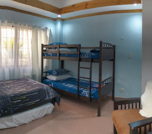 UFH Room #3 for 3-5 Guests