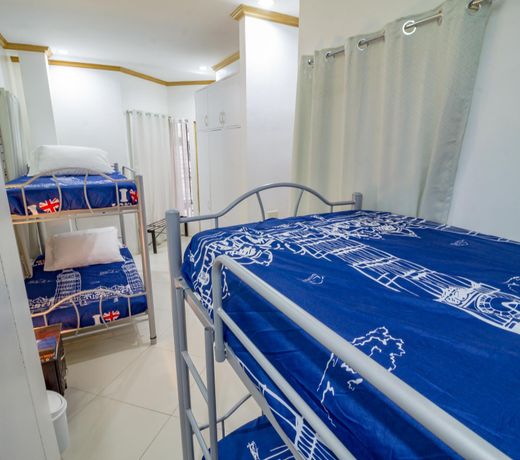 UFH Room #8 for 2-4 Guests