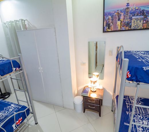 UFH Room #8 for 2-4 Guests