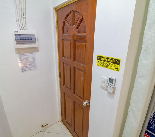 UFH Room #8 for 2-4 Guests