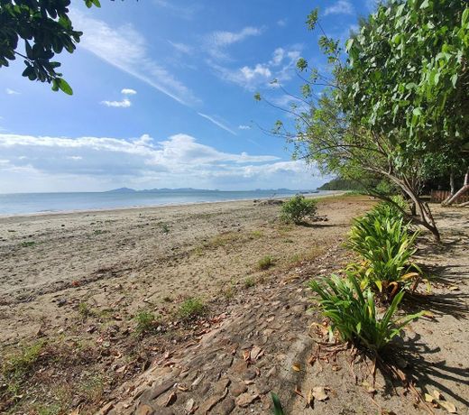 Beach front House at Hadsamran beach