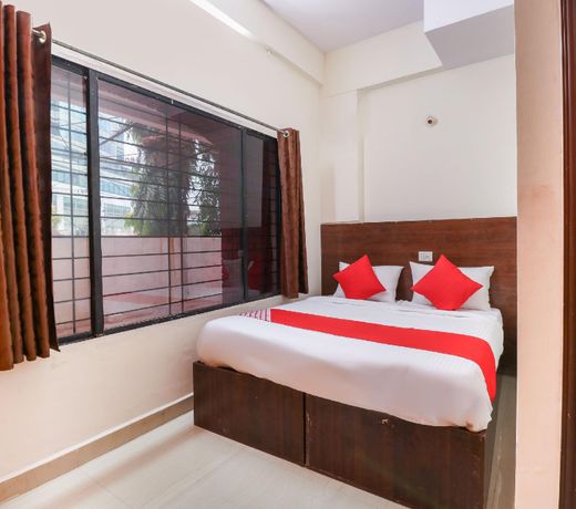 OYO 62942 The L I T Hotel
