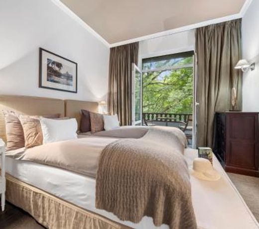 Oasis Boutique Hotel, Riviera Holiday Club, private beach