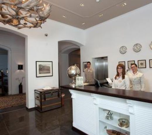 Oasis Boutique Hotel, Riviera Holiday Club, private beach